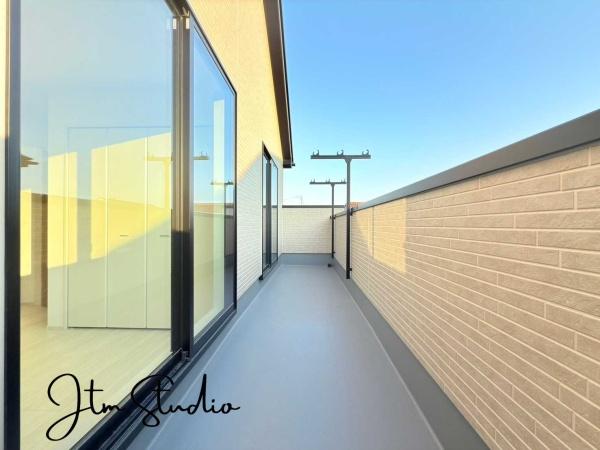 ̑ y{Hz
JL߂̃oRj[́AЂƂ̃rOƂāA炵̕ƍLĂґȃXy[Xł̎ʐ^͎{HɂȂ܂Bۂ̎dlƂ͈قȂꍇ܂B