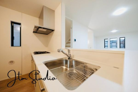 �L�b�`�� �ΖʃL�b�`���ł́A���q�l���V�Ԏp�������Ȃ��炨�������\�ł��I�ڂƖڂ������A���q�l�����S���ă��r���O�ŗV�񂾂�A�h��₨�׋���������ł��܂��ˁ􂲉Ƒ��l�^�C�������y���݂܂��傤��