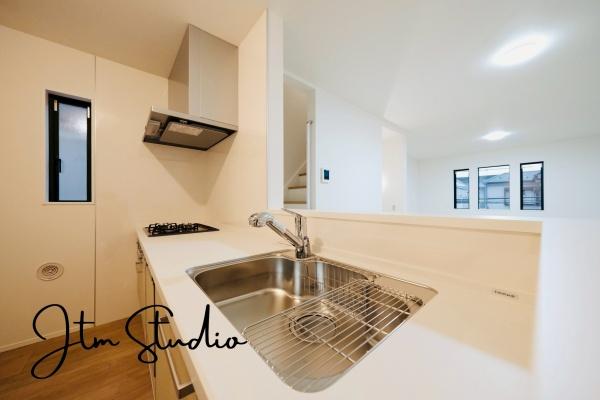 �L�b�`�� �ΖʃL�b�`���ł́A���q�l���V�Ԏp�������Ȃ��炨�������\�ł��I�ڂƖڂ������A���q�l�����S���ă��r���O�ŗV�񂾂�A�h��₨�׋���������ł��܂��ˁ􂲉Ƒ��l�^�C�������y���݂܂��傤��