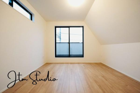 �Q�� �傫�ȑ�����̌����ӂ�閾�邢��ԁA������芰����e���̋�Ԃł���v���C�x�[�g�^�C�������D��ɉ��₩�Ɂc�B�������������͋C��a���܂���