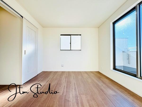 �m�� 2�ʍ̌����m�ۂ������邢�����́A���ʂ����ǂ��A��ϋ��S�n�̗ǂ���Ԃł��B
�傫�ȑ�����̌����ӂ�閾�邢��ԁA���S�n�ǂ��A������芰����e���̋�Ԃł���