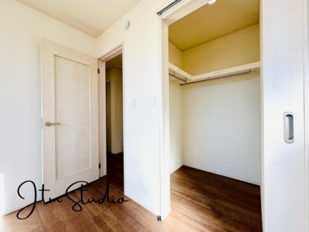 ���[ �G�ߕ�����p�i�̃X�g�b�N�A��̓���܂ł����Ղ���[�ł�����[�́A������Ԃ��������萮����֗��ȃX�y�[�X���������ڂ����₷���A�����̕�炵�����K�ɁB�K�v�Ȃ��̂��������o����g������̗ǂ������͂ł���