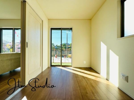 �m�� �����̔�������A�V����1�����}���鋏���B���C�ɓ���̃C���e���A�Ɉ͂܂ꂽ�f�G�ȋ�Ԃɍ��グ�鎖�ŁA�^�Ƀ����b�N�X�ł��鎞�Ԃ��߂������Ƃ��o�������ł��B