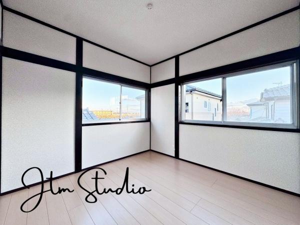 �Q�� �傫�ȑ�����̌����ӂ�閾�邢��ԁA������芰����e���̋�Ԃł���v���C�x�[�g�^�C�������D��ɉ��₩�Ɂc�B�������������͋C��a���܂���