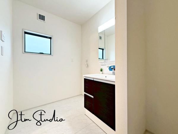 ���ʑ�E���ʏ� �^�I�����܁A���p�i�̃X�g�b�N�Ȃǂ�����������[�ł�����ʏ��B�g���������ɃT�b�Ǝ��o���āA���������B����̂��������|�C���g�ł����Ƒ��݂�Ȃ��g���₷���A�������̂����Ԃ��L�[�v�I