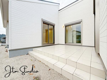 �o���R�j�[ �����Ղ�̗z���������L�X�o���R�j�[�́A���󕨊����͂������A�ƒ�؉��₨�q�l�̐��V�сA���̃J�t�F�^�C���Ȃǎg�������낢���g�Ђ���h�Ɓg���h��������A��炵��L���ɂ����ґ�ȋ�Ԃł���