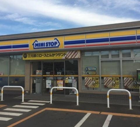 ���ӊ� �y�R���r�j�z�~�j�X�g�b�v�G���̐X�X�F900m