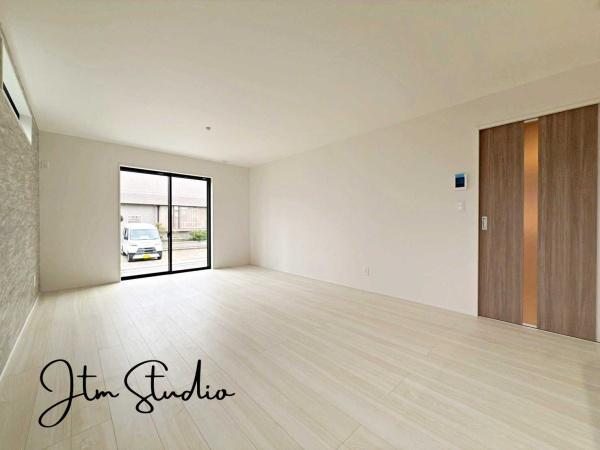 ���r���O �Z�������ł��A��������Ƒ��������ĐH�������Ē������Ƃ肠��傫���̃_�C�j���O�X�y�[�X�I�Ƒ��݂�ȂŃe�[�u�����͂ޑf�G�Ȏ��Ԃ��y����ŉ�������