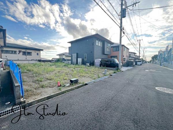 現地土地写真 住まいの購入は、一生の中でも特に大きなお買い物。だからこそ、わからないことや不安があるのは当然です。「ここに住みたい!」と思える理想の住まいと出会えるよう、私たちが全力でサポートします♪