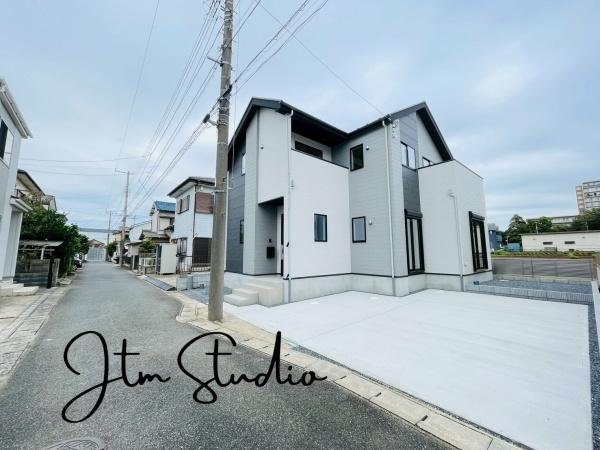前面道路含む現地写真 ただ「住む」だけじゃない、毎日を気持ちよく、心豊かに過ごしてほしい。そんな想いを込めてご提案いたします♪お家の事、街の事、お金の事、何でも相談してください♪あなたにぴったりの住まいを見つけましょう♪