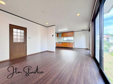 ���r���O �_�C�j���O�e�[�u���E�\�t�@�[�Z�b�g�E�s�u�{�[�h������Ƃ�������Ĕz�u�ł���L���ł��B�Ƌ�̃��C�A�E�g���V�����X�^�[�g�̊y���݂̈�ł��ˁ�