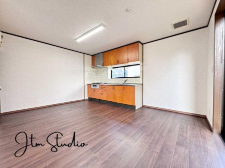 ���r���O �Z�������ł��A��������Ƒ��������ĐH�������Ē������Ƃ肠��傫���̃_�C�j���O�X�y�[�X�I�Ƒ��݂�ȂŃe�[�u�����͂ޑf�G�Ȏ��Ԃ��y����ŉ�������