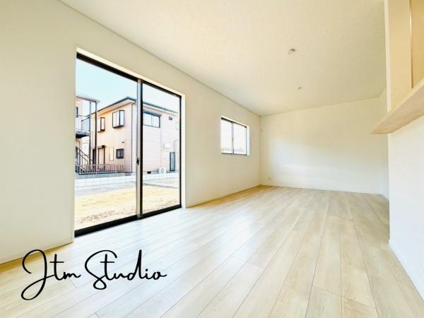 ���r���O �_�C�j���O�e�[�u���E�\�t�@�[�Z�b�g�E�s�u�{�[�h������Ƃ�������Ĕz�u�ł���L���ł��B�Ƌ�̃��C�A�E�g���V�����X�^�[�g�̊y���݂̈�ł��ˁ�