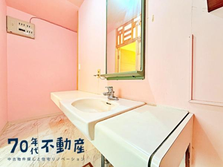 ���ʑ�E���ʏ� ���t�H�[���O�̐��ʏ��̗l�q�ł��B���ꂩ��70�N��s���Y�ɂ�郊�m�x�[�V���������{�\��B�@�\�������߂�̂͂������A�A�����J�����B���e�[�W�̃e�C�X�g�������ꂽ�A�V������ԂւƐ��܂�ς��܂���