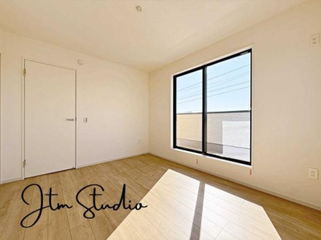 �Q�� �傫�ȑ�����̌����ӂ�閾�邢��ԁA������芰����e���̋�Ԃł���v���C�x�[�g�^�C�������D��ɉ��₩�Ɂc�B�������������͋C��a���܂���