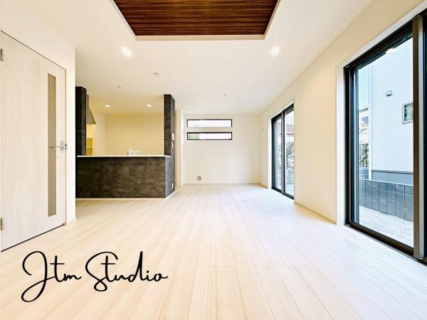 ���r���O �����ɂ݂͂�Ȃ��W���A�H���Ɗy������b���n�܂�B�b�ɖ����ɂȂ肷���āA��������Y��锼�߂��ɂȂ��Ă��܂��B����ȑ��̊Ԃ̍K�������������Ă����ꏊ�ł��肽����