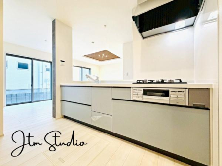 �L�b�`�� �ΖʃL�b�`���ł́A���q�l���V�Ԏp�������Ȃ��炨�������\�ł��I�ڂƖڂ������A���q�l�����S���ă��r���O�ŗV�񂾂�A�h��₨�׋���������ł��܂��ˁ􂲉Ƒ��l�^�C�������y���݂܂��傤��