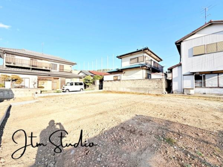 ���n�y�n�ʐ^ �ՐÂȏZ��X�Ɉʒu���锄�n�ł��B���ӂ͗������������͋C�Ȃ���A�������{�݂��ʃA�N�Z�X���ǍD�B���X�̕�炵�����K�ɉ߂����闧�n�ł��B���Ƒ��̃��C�t�X�^�C���ɍ��킹�ė��z�̏Z�܂����������Ă݂܂��񂩁�