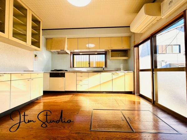 ���r���O �Z�������ł��A��������Ƒ��������ĐH�������Ē������Ƃ肠��傫���̃_�C�j���O�X�y�[�X�I�Ƒ��݂�ȂŃe�[�u�����͂ޑf�G�Ȏ��Ԃ��y����ŉ�������