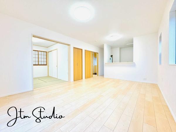 ���r���O �_�C�j���O�e�[�u���E�\�t�@�[�Z�b�g�E�s�u�{�[�h������Ƃ�������Ĕz�u�ł���L���ł��B�Ƌ�̃��C�A�E�g���V�����X�^�[�g�̊y���݂̈�ł��ˁ�