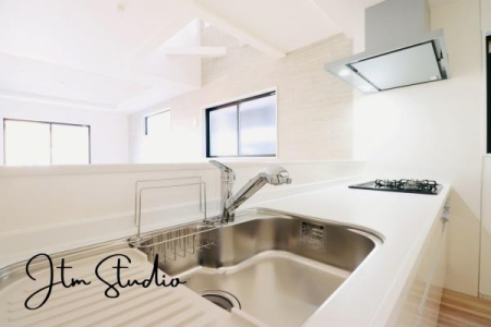 �L�b�`�� �������Ƒ��ƈꏏ�ɉ߂�����̂��ΖʃL�b�`���̖��́I�����̏o������b���Ȃ���ꏏ�ɂ��������y���ގ��Ԃ́A���R�ƏΊ炪���A�Ƒ����J��[�߂��؂ȂЂƂƂ��B�����̂������^�C������炵��L���ɍʂ�܂���