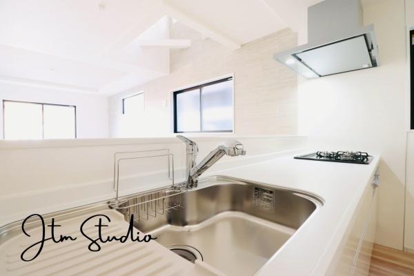 �L�b�`�� �������Ƒ��ƈꏏ�ɉ߂�����̂��ΖʃL�b�`���̖��́I�����̏o������b���Ȃ���ꏏ�ɂ��������y���ގ��Ԃ́A���R�ƏΊ炪���A�Ƒ����J��[�߂��؂ȂЂƂƂ��B�����̂������^�C������炵��L���ɍʂ�܂���