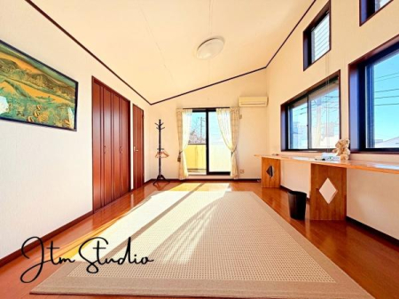 �m�� ���邢���R���������Ղ����m���́A�傫�ȑ�����������ӂ��S�n�悢��Ԃł��B�ǂ�ȃC���e���A�ɂ��邩�l����̂��y���݂̂ЂƂB���S�n�悭������芰����A�����̔�������e���̏�Ƃ��Ă҂�����ł���