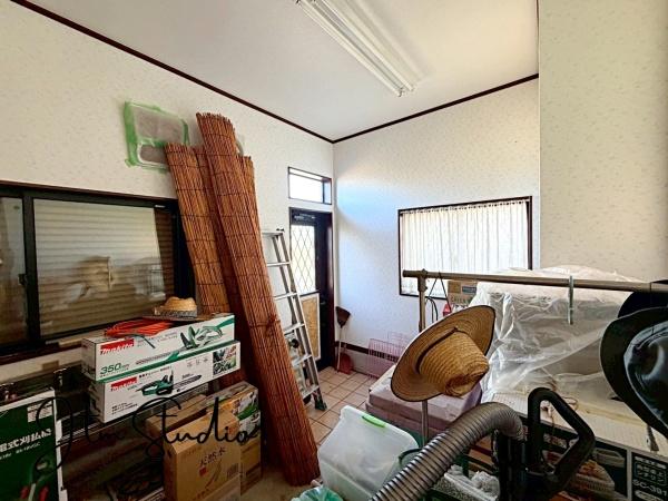 ���[ ��e�ʂ̔[�˕t����
���͎g��Ȃ��G�߂̕�����Օi�A���p�̔��~�A�|���p��ȂǁA�����ɕK�v�Ȃ��̂����ł����[�ł��܂���