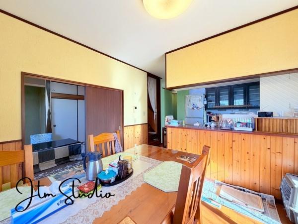 ���r���O �_�C�j���O�e�[�u���E�\�t�@�[�Z�b�g�E�s�u�{�[�h������Ƃ�������Ĕz�u�ł���L���ł��B�Ƌ�̃��C�A�E�g���V�����X�^�[�g�̊y���݂̈�ł��ˁ�