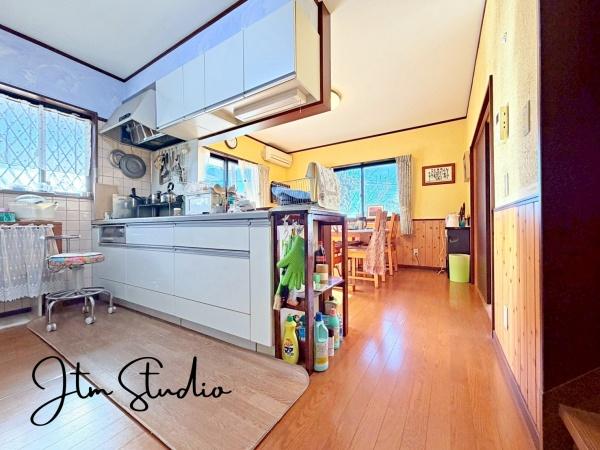 �L�b�`�� �ΖʃL�b�`���ł́A���q�l���V�Ԏp�������Ȃ��炨�������\�ł��I�ڂƖڂ������A���q�l�����S���ă��r���O�ŗV�񂾂�A�h��₨�׋���������ł��܂��ˁ􂲉Ƒ��l�^�C�������y���݂܂��傤��