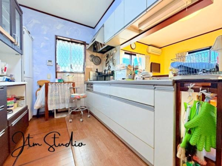 �L�b�`�� �������Ƒ��ƈꏏ�ɉ߂�����̂��ΖʃL�b�`���̖��́I�����̏o������b���Ȃ���ꏏ�ɂ��������y���ގ��Ԃ́A���R�ƏΊ炪���A�Ƒ����J��[�߂��؂ȂЂƂƂ��B�����̂������^�C������炵��L���ɍʂ�܂���