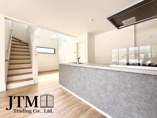 ���r���O �Z�������ł��A��������Ƒ��������ĐH�������Ē������Ƃ肠��傫���̃_�C�j���O�X�y�[�X�I�Ƒ��݂�ȂŃe�[�u�����͂ޑf�G�Ȏ��Ԃ��y����ŉ�������