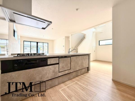 �L�b�`�� �������Ƒ��ƈꏏ�ɉ߂�����̂��ΖʃL�b�`���̖��́I�����̏o������b���Ȃ���ꏏ�ɂ��������y���ގ��Ԃ́A���R�ƏΊ炪���A�Ƒ����J��[�߂��؂ȂЂƂƂ��B�����̂������^�C������炵��L���ɍʂ�܂���