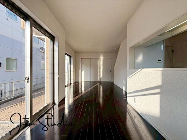 ���r���O �_�C�j���O�e�[�u���E�\�t�@�[�Z�b�g�E�s�u�{�[�h������Ƃ�������Ĕz�u�ł���L���ł��B�Ƌ�̃��C�A�E�g���V�����X�^�[�g�̊y���݂̈�ł��ˁ�