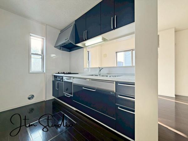 �L�b�`�� �ΖʃL�b�`���ł́A���q�l���V�Ԏp�������Ȃ��炨�������\�ł��I�ڂƖڂ������A���q�l�����S���ă��r���O�ŗV�񂾂�A�h��₨�׋���������ł��܂��ˁ􂲉Ƒ��l�^�C�������y���݂܂��傤��