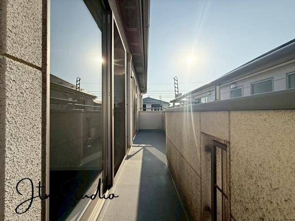 �o���R�j�[ �u�₩�ȕ����S�n�悭����������A�J���I�ȃo���R�j�[�B���̓R�[�q�[��Ў�ɐ[�ċz�A��͐���𒭂߂Ȃ���ق��ƈꑧ�B���X�̕�炵�ɂ�����Ƃ������ʊ����v���X���Ă����A����ȋ�Ԃ������ɂ͂���܂��B