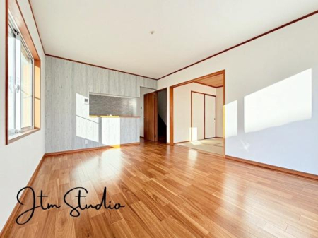 ���r���O �Z�������ł��A��������Ƒ��������ĐH�������Ē������Ƃ肠��傫���̃_�C�j���O�X�y�[�X�I�Ƒ��݂�ȂŃe�[�u�����͂ޑf�G�Ȏ��Ԃ��y����ŉ�������