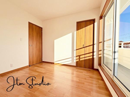 �q������ ���q�l�̐����Ƌ��Ɂu�Z�܂����v���ω����Ă����܂��B�����ɂ̓N���[�[�b�g���������A���R�x�̍����Ƌ�̔z�u�������V���v���ȋ�Ԃł���