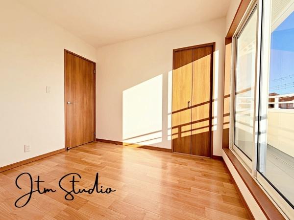 �q������ ���q�l�̐����Ƌ��Ɂu�Z�܂����v���ω����Ă����܂��B�����ɂ̓N���[�[�b�g���������A���R�x�̍����Ƌ�̔z�u�������V���v���ȋ�Ԃł���