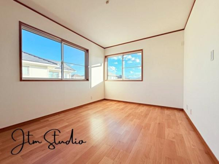 �m�� 2�ʍ̌����m�ۂ������邢�����́A���ʂ����ǂ��A��ϋ��S�n�̗ǂ���Ԃł��B
�傫�ȑ�����̌����ӂ�閾�邢��ԁA���S�n�ǂ��A������芰����e���̋�Ԃł���