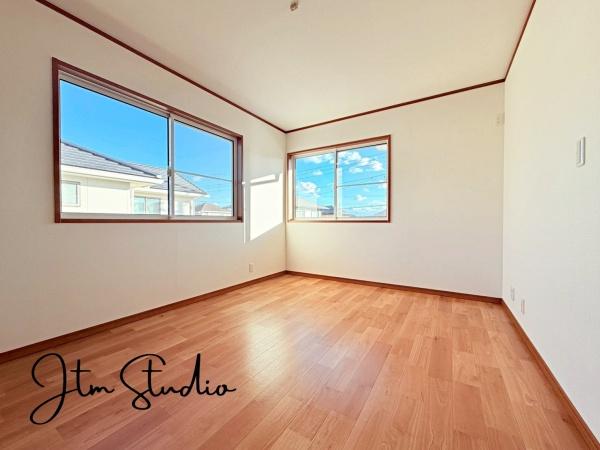 �m�� 2�ʍ̌����m�ۂ������邢�����́A���ʂ����ǂ��A��ϋ��S�n�̗ǂ���Ԃł��B
�傫�ȑ�����̌����ӂ�閾�邢��ԁA���S�n�ǂ��A������芰����e���̋�Ԃł���