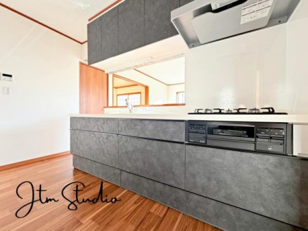 �L�b�`�� �ΖʃL�b�`���ł́A���q�l���V�Ԏp�������Ȃ��炨�������\�ł��I�ڂƖڂ������A���q�l�����S���ă��r���O�ŗV�񂾂�A�h��₨�׋���������ł��܂��ˁ􂲉Ƒ��l�^�C�������y���݂܂��傤��