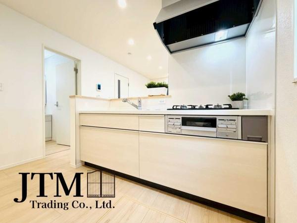 �L�b�`�� �������Ƒ��ƈꏏ�ɉ߂�����̂��ΖʃL�b�`���̖��́I�����̏o������b���Ȃ���ꏏ�ɂ��������y���ގ��Ԃ́A���R�ƏΊ炪���A�Ƒ����J��[�߂��؂ȂЂƂƂ��B�����̂������^�C������炵��L���ɍʂ�܂���