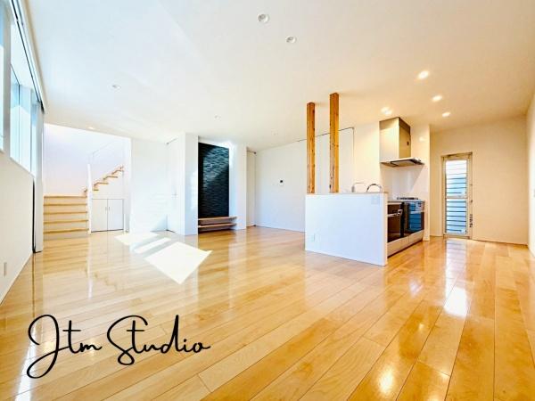 ���r���O �_�C�j���O�e�[�u���E�\�t�@�[�Z�b�g�E�s�u�{�[�h������Ƃ�������Ĕz�u�ł���L���ł��B�Ƌ�̃��C�A�E�g���V�����X�^�[�g�̊y���݂̈�ł��ˁ�