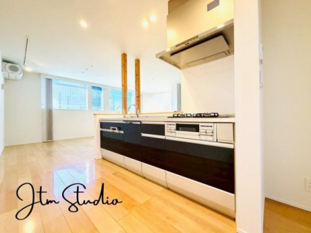 �L�b�`�� �ΖʃL�b�`���ł́A���q�l���V�Ԏp�������Ȃ��炨�������\�ł��I�ڂƖڂ������A���q�l�����S���ă��r���O�ŗV�񂾂�A�h��₨�׋���������ł��܂��ˁ􂲉Ƒ��l�^�C�������y���݂܂��傤��