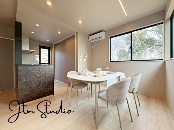 ���r���O �����ɂ݂͂�Ȃ��W���A�H���Ɗy������b���n�܂�B�b�ɖ����ɂȂ肷���āA��������Y��锼�߂��ɂȂ��Ă��܂��B����ȑ��̊Ԃ̍K�������������Ă����ꏊ�ł��肽����