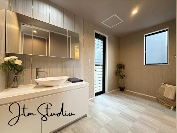 ���ʑ�E���ʏ� ��^�̋����ݒu���ꂽ���ʑ�́A���Ƒ��������ɐg�x�x�����Ă����K�Ɏg���܂������[���L�x�ŁA�U�炩��₷�����ʑ�������������ۂĂ܂��B���t���Ŋ��C���ł��A���������ȋ�Ԃ��ێ��ł���̂����͂ł���