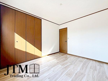 �q������ ���ʂ̂Ȃ��݌v�ƁA�v�Z���ꂽ�F�g���B���D���ȉƋ��A�[�g������ɂȂ�悤�ȁA�V���v���Ő�������Ԃł��B�u�����̍D����������Ɖf����I�v����ȕ�����T���Ă������ɂ����͂������ꎺ�ł���