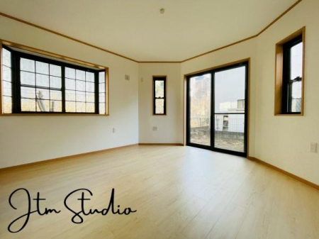 �q������ ���ʂ̂Ȃ��݌v�ƁA�v�Z���ꂽ�F�g���B���D���ȉƋ��A�[�g������ɂȂ�悤�ȁA�V���v���Ő�������Ԃł��B�u�����̍D����������Ɖf����I�v����ȕ�����T���Ă������ɂ����͂������ꎺ�ł���