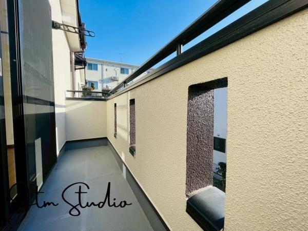 �o���R�j�[ �u�₩�ȕ����S�n�悭����������A�J���I�ȃo���R�j�[�B���̓R�[�q�[��Ў�ɐ[�ċz�A��͐���𒭂߂Ȃ���ق��ƈꑧ�B���X�̕�炵�ɂ�����Ƃ������ʊ����v���X���Ă����A����ȋ�Ԃ������ɂ͂���܂��B